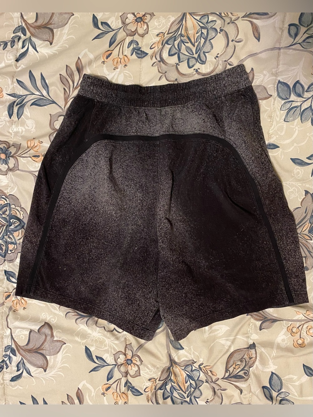 XS Lululemon Pace Breaker shorts in Ocean Spray Ice Grey Black pattern